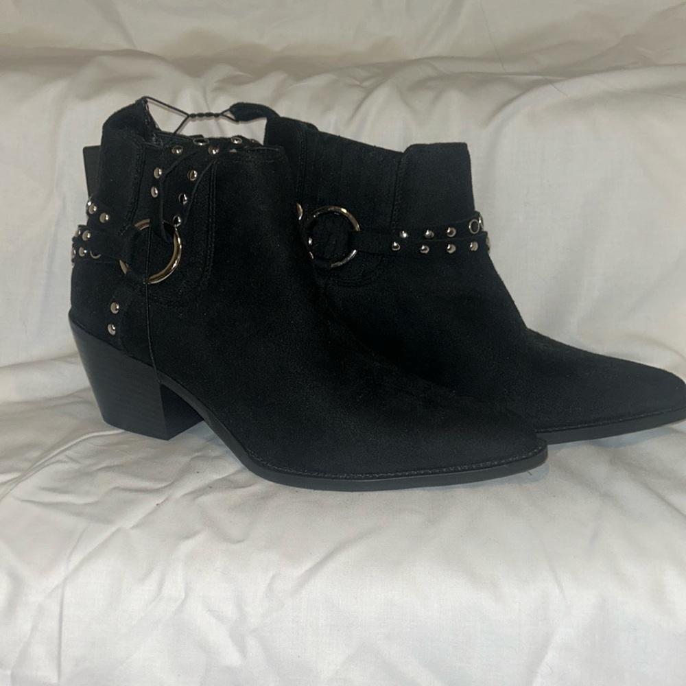 heel booties with a point NWT